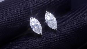 A Pair of 925 Silver 1 Carat Marquise Moissanite Simple Temperament Mens and Womens Couple Earrings