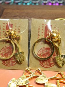 Zinc Alloy Metal Keychain Mens Creative Car Gift Copper Coin Shovel Tool Simulated Antique Finish Automobile Themed Pendant