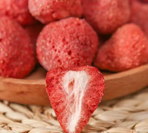 Strawberry kering beku keseluruhan makanan siap buah-buahan rapuh 100g250g500g   冻干草莓干