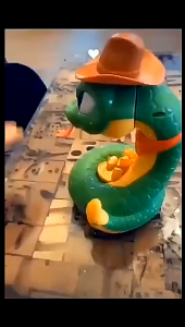 【SG Stock】Electric Rattlesnake Mike Prank Challenge Game Surprise Pop Up Snake Gold Mining Family Party Toy