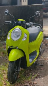 Stiker Skotlet Kuning Stabilo Glossy: Pilihan Aksesoris Motor Terbaik