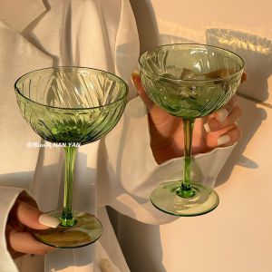 แก้วชิ้นเล็กสไตล์ย้อนยุคสีเขียวแก้วไวน์แดงแก้วไวน์ผลไม้แก้วแชมเปญแก้วเครื่องดื่มเย็นสำหรับใช้ในบ้าน ความสวยงามระดับไฮเอนด์