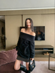 ALOHA LU | Áo Sweater Mô Phỏng Chồn Sable Pháp Dáng Ôm Cổ Trụ Gập Hở Vai Tô Đẹp Xương Quai Xanh Dài Ngang Elegance Mùa Xuân