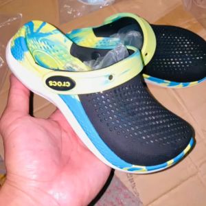 รองเท้าของเด็ก cross รองเท้าแบบสวมสำหรับเด็ก รุ่นนี้ขายดี