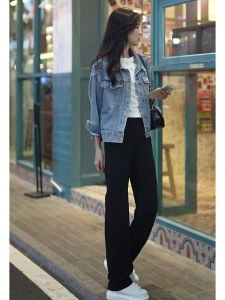 แจ็คเก็ตยีนส์สั้นสไตล์อเมริกันย้อนยุคสุดเก๋สำหรับผู้หญิงในช่วงต้นฤดูใบไม้ผลิ 2025 แจ็คเก็ตยีนส์ทรงเข้ารูปสำหรับผู้หญิงไซส์เล็ก