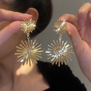 Exaggerated Fashion Sunflower Pendant Earrings Womens New Style Trendy Alloy Geometric Shape High Quality Personality Jewelry