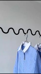 Aloha Emily Crop Stripe 2107: Kemeja Wanita Trendy dengan Resleting