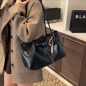 Suede Shoulder Bag / Handbag. Elegant and chic design perfect for school travel or work. Available in 4 colors.