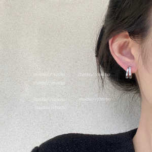 Silver Tone Micro Paved Zircon Classic Versatile Earrings Simple Design High End Feeling Loop Ear Cuffs Fashionable Jewelry