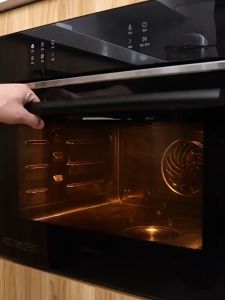 สเปรย์ขจัดคราบมัน 500ml ความแม่นยำน้ำมัน รวมพื้นผิว บริเวณเตาแก๊ส และล้างคราบ