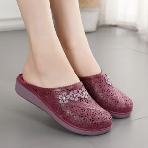 Hollow Anti Slip dan Slip-on Flat kalis air untuk wanita baru ibu-ibu lembut Soled selipar