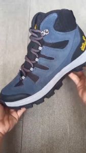 SEPATU MENDAKI DAN TRACKING TREKING HIKING JACK WOLF SKIN. SEPATU GUNUNG OUTDOOR MURAH BAYAR COD. SEPATU SAFETY KARIMOR JACK WOLFSKIN WOLF SKIN.SEPATU TINGGI PRIA PDL MURAH BERKUALITAS SAFETY BOOT