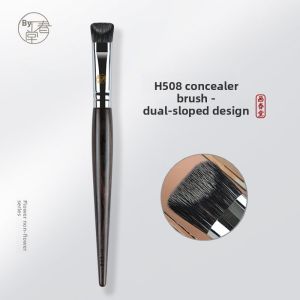 HUACHUNTANG | Dual-Slope Concealer Brush for Tear Trough and Eye Area