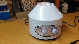 800D 4000RPM Centrifuge medical laboratory equipment With Timer And Speed Control