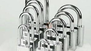 Heavy-Duty Security Padlock Stainless Steel Waterproof Anti-Theft Household Anti Rust Anti-Stealing Door Lock