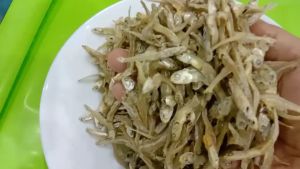 Ikan bilis bulat belum kopek Tawau Sabah [500g]
