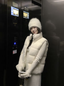 Middletone Puffer Vest Womens Winter Warm No-Sleeve Stand-Collar Faux Sheepskin Polyester Fiber White Duck down Jacket