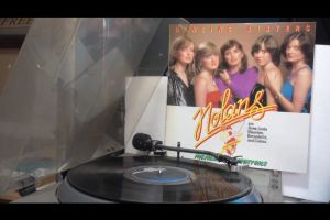 แผ่นเสียง 12นิ้ว AQ6 NOLANS แผ่นเสียง NM ริ้วรอยบาง เสียงรบกวนน้อยนิด ปก VG ++ ขอบไม่ขาด สันไม่ทะลุ