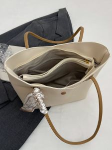 Large Capacity Commuter Tote Bag with Zipper Inner Layer Simple Design for Class And Travel New 2025 Trendy Bag for Youth