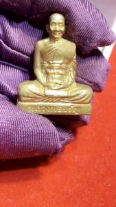 รูปเหมือนเก่ากว้างรุ่น หลวงพ่อจรัญ รุ่นเจริญพร วัดอัมพวัน ปี 2554 เนื้อทองทิพย์ 2.5 ซม. สูง 3.5 ซม