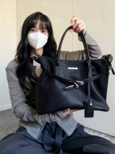 Trendy Commuter Womens Large Capacity Black Tote Bag Crossbody Shoulder Bag Casual Simple Style Soft Polyester Lining Zipper Closure