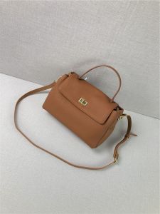 Top Layer Cowhide Soft Leather Large Capacity Shoulder Bag Fashion Trend Crossbody Womens Bag Commuting Bag in Soft Leather