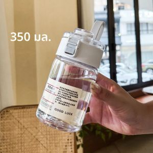 ขวดน้ำพลาสติกพกพาสำหรับเล่นกีฬา ความจุขนาดใหญ่ แก้วใสพร้อมช่องใส่ชา ขวดน้ำกันกระแทกสำหรับกิจกรรมกลางแจ้ง