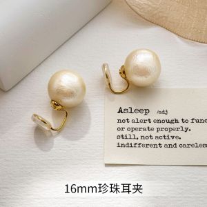 ต่างหูรูปไข่มุกสไตล์ย้อนยุคแบบไร้รูหูสำหรับผู้หญิง เครื่องประดับแฟชั่นแบบไม่มีรูหู ต่างหูรูปดอกไม้ขนาดใหญ่ วัสดุอื่นๆ