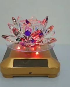Crystal ดอกบัว สีสันสวยงาม เปิดไฟได้ ดอกบัวคริสตัลหมุน มีไฟ ของตกแต่งรถยนต์ ตกแต่งโต๊ะทำงาน ตกแต่งรถ น้ำหอมเครื่องประดับอโรมาเทอราพี