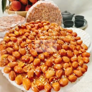 Kẹo đậu phộng thơm giòn không quá ngọt kếp hợp với mè và bánh đa gói 2 cái