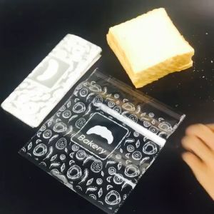 100pcs Plastik Roti Berkualiti Berpelekat Saiz 15cm x 15cm+3cm (Self Adhesive Bread Plastic)