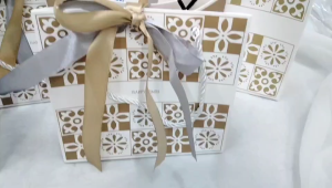 ถุงของขวัญ พร้อมโบว์ หูหิ้วเชือกสีเงิน สุดหรู สีทอง สีน้ำเงิน ลายวินเทจ กระดาษหนา พร้อมส่ง