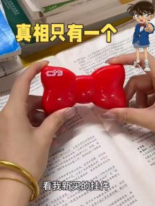 สร้อยคอเสื้อสีสันสดใสสำหรับผู้ชาย ห้อยกระเป๋า ตัวละครการ์ตูน ชุดเสื้อผ้า ของเล่น ของตกแต่ง ของเล่น ของเล่น ของเล่น