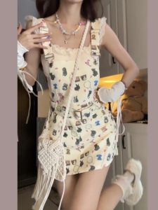 ชุดเดรสสั้นผ้าเดนิมแขนกุดเอวสูงสองชิ้น ทรงเอ แขนสั้น คอวี กระโปรงทรงเอ ชุดเดรสสั้นผ้าเดนิม ชุดเดรสสั้นผ้าเดนิม