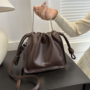 Túi Dây Xích Dễ Phối Thời Trang Kiểu Hàn Quốc Túi Vuông Nhỏ Đám Mây Xếp Ly Mẫu Mới Cho Nữ Túi Đeo Chéo Thiểu Số Thu Đông 2023