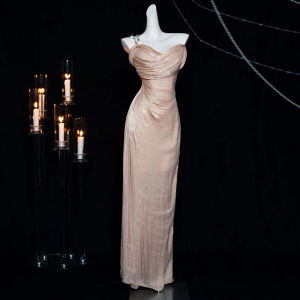 ชุดราตรีผ้าซาตินสีลิ้นจี่หรูหรา ชุดแต่งงาน ชุดราตรี ชุดกันหนาว ชุดงานแต่งงาน ชุดราตรียาว ชุดเดรสยาว ชุดเดรสยาว