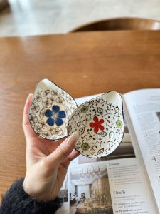 Retro Japanese Style Hand-Painted Ceramic Plate with Handle for Snacks Dipping Sauce Accompaniment Small Bowl Home Use