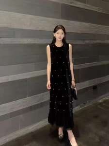 ชุดเดรสผ้ากำมะหยี่สไตล์ย้อนยุค ทรงเข้ารูป แขนกุด กระโปรงทรงเอ สำหรับผู้หญิง ชุดทำงาน ฤดูใบไม้ร่วง 2025 จีน