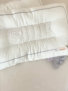 【YOU】 หมอน หมอนสุขภาพ แก้ปวดคอ นอนสบาย รองรับคอ ไส้ใยยืดหยุ่นสูง สัมผัสนุ่มแบบ หมอนหนุนโรงแรม （48x74ซม.）