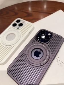 🇹🇭🔥ลดล้างสต็อก🔥 เคสไอโฟน 13 14 15 12 โลหะ Magsafe โทรศัพท์แม่เหล็กวงเล็บที่มองไม่เห็น เคสโทรศัพท์สำหรับ iPhone 12 13 14 15 Pro Max 14 15 Plus ชาร์จไร้สายที่สร้างสรรค์ระบายอากาศฝาหลังเคสระบายความร้อน