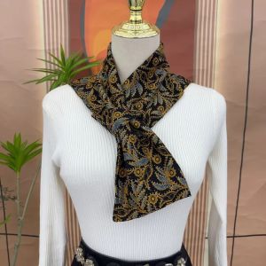 Warm Velvet Scarf Neck Protector Windproof Versatile Scarf for Women with Pocket Suitable for Air Conditioned Room