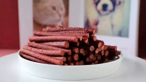 ขนมแท่งเนื้อวัวสำหรับฝึกสัตว์เลี้ยง ขนมสุนัขโปรตีนสูงและไขมันต่ําทําจากเนื้อวัวเพื่อปกป้องสุขภาพฟัน แพ็คละ 500 กรัมขนมสุ