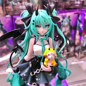 In Stock 19CM Kawaii Twin Tails Girl PVC Figure Model Cute Character Doll Desktop Decoration Holiday Collection Gift Hot