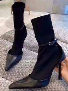 รองเท้าบูทสั้นส้นสูงสำหรับผู้หญิง ทรงหัวแหลม ทรงสลิมฟิต รองเท้าบูทฤดูใบไม้ผลิและฤดูใบไม้ร่วง รองเท้าบูทส้นเดี่ยวเซ็กซี่สไตล์ฝรั่งเศส รองเท้าบูทผ้ายืด