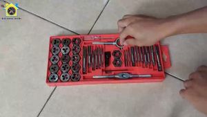 ALAT GAGANG STANG SETANG HAND TAP HANDTAP AND DIES SET TAP SENAI SNAI SNEI TAPPING THREAD PEMBUAT LUBANG ULIR DRAT DERAT LUAR DALAM MUR BAUT SEKRUP SLEK SELEK HAUS DOL METRIK METRIC LENGKAP SET 40 PCS TAJAM KUAT
