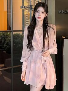 ชุดเดรสยาวผ้าชีฟองสไตล์ฝรั่งเศสสำหรับผู้หญิงในฤดูร้อน กระโปรงสั้นแขนยาวผูกโบว์ ชุดราตรีเอวกลาง ชุดแต่งงาน