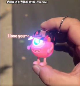 HAHA Toy Gantungan Kunci I LOVE YOU LED Night Light Keychain Light Figure Kartun Mainan Bercahaya Alien Gantungan Keychain