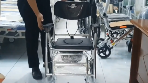 Ghế Bô Tắm Vệ Sinh Đẩy Đi Lại Di Chuyển Xe Lăn Đa Năng 4in1 GBM-203