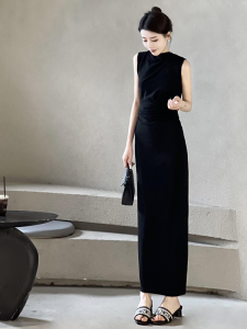 Elegant Black Sleeveless Dress Autumn Winter High Waist Hepburn Style Ladylike Fabric Polished Look City Commute A-Line Gown