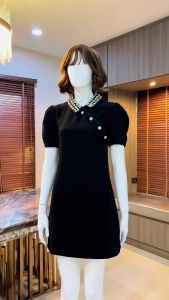MG053BK-1022 :มินิเดรสสีดำ Black Diamond Collar Crepe Dress